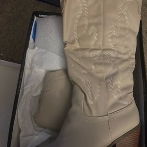 Ophelia Roe Cream Cowboy Boots NWT